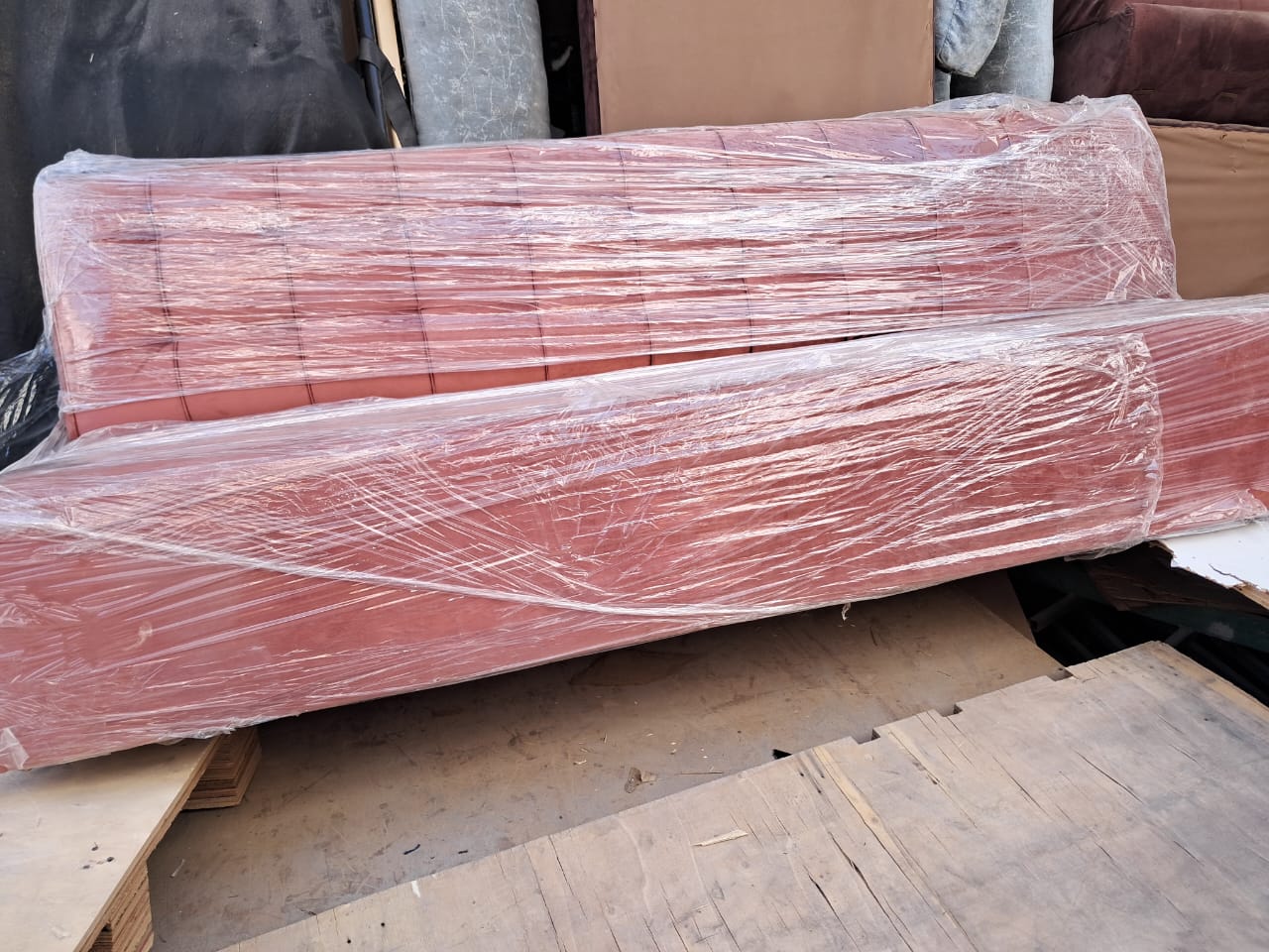 مرحلة تنفيذ وتجهيز كنب مخصص داخل ورشة Fabiha Decor في الخبر